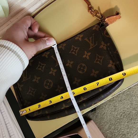 👩‍💼Louis Vuitton Pochette Accessoir - Picture 3 of 17